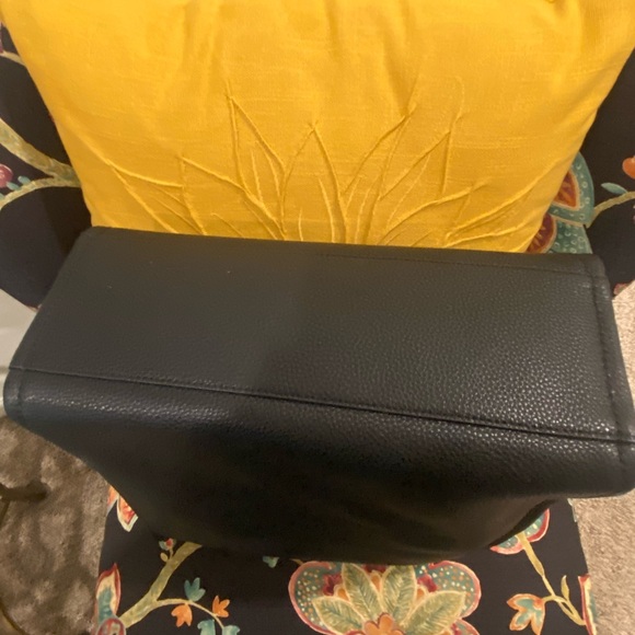 Beautiful Marc Jacobs Signet Black Leather Tote - Picture 5 of 10